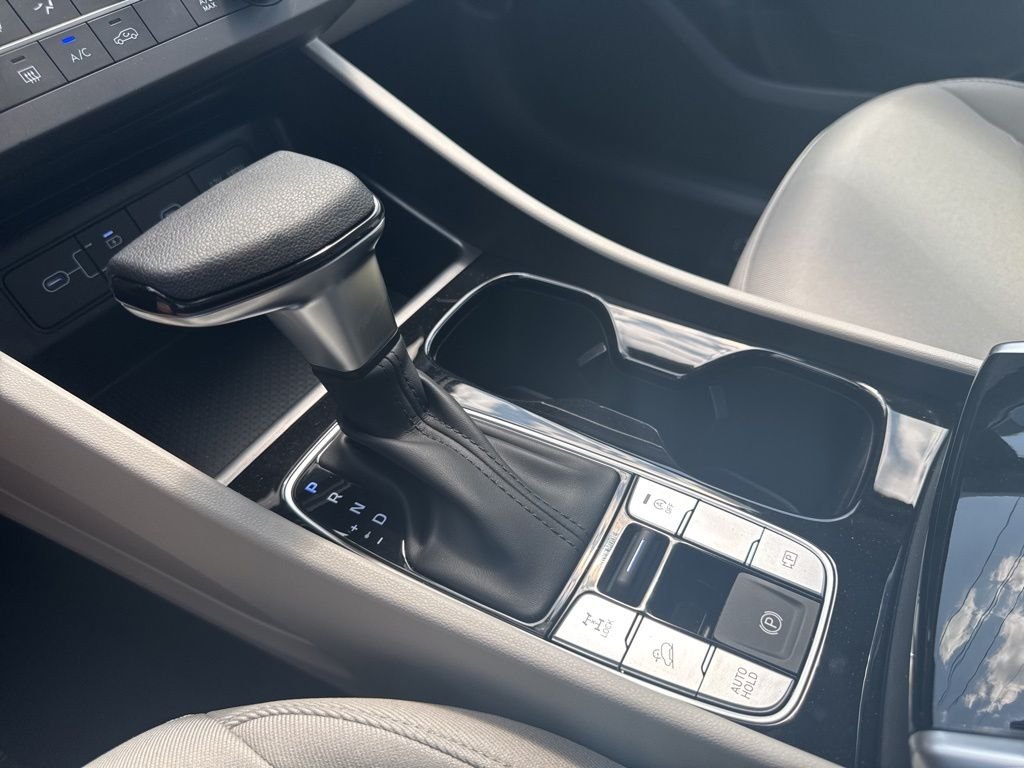 New 2026 White Hyundai SE image 15