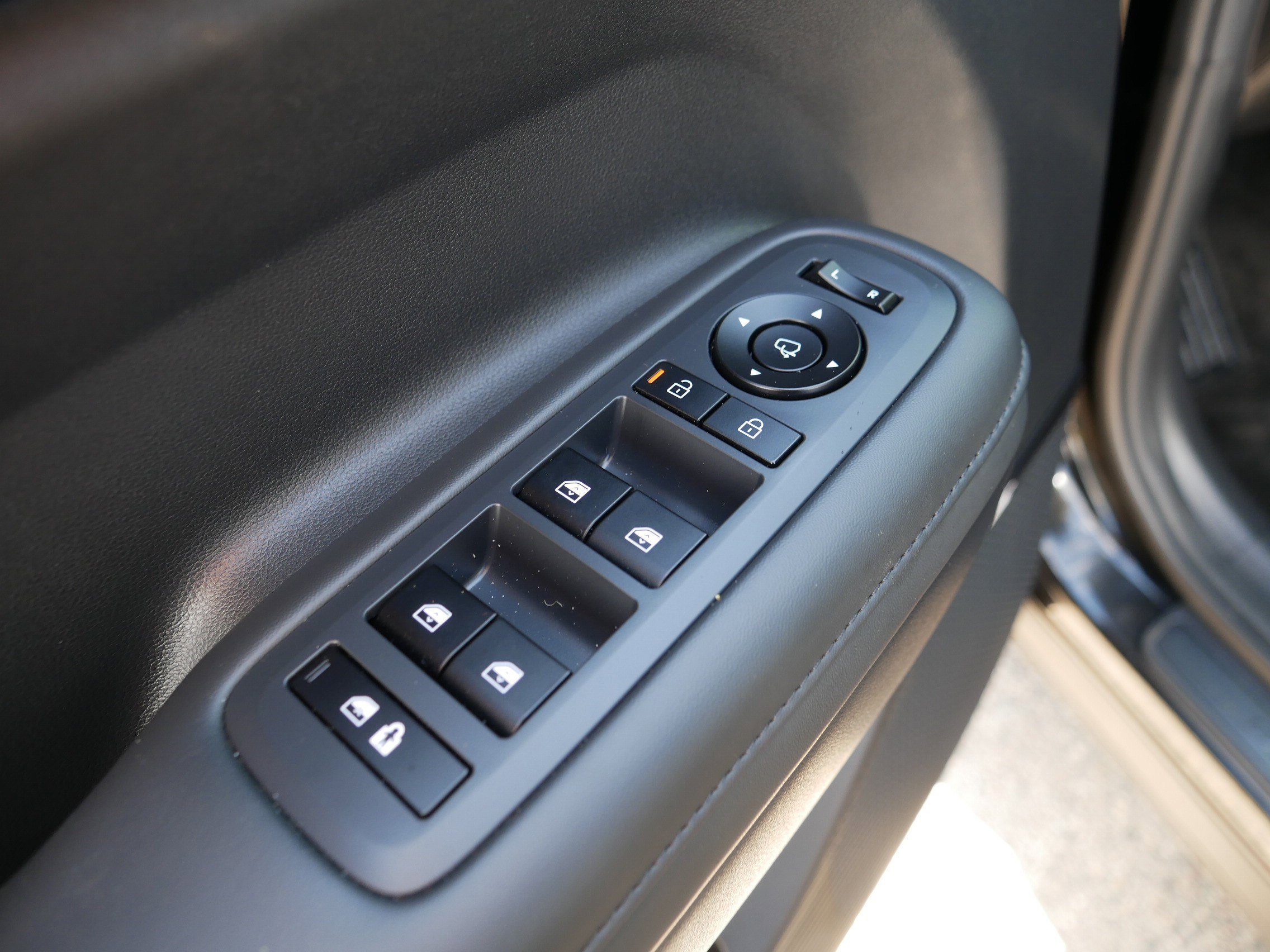 Used 2025 Phantom Black Hyundai Calligraphy image 19