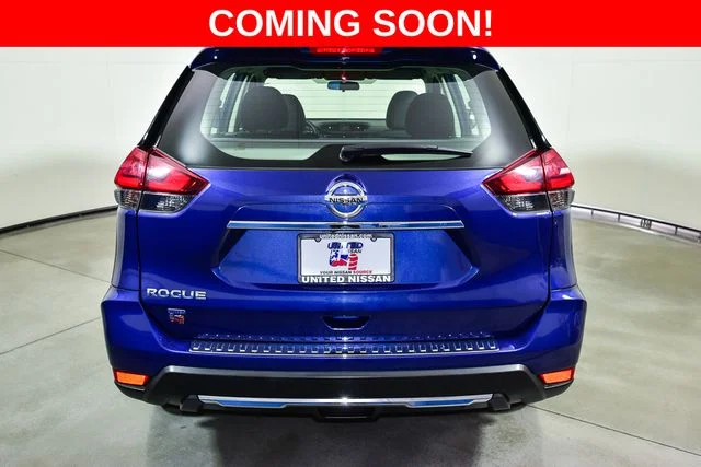 Used 2017 Blue Nissan S image 4