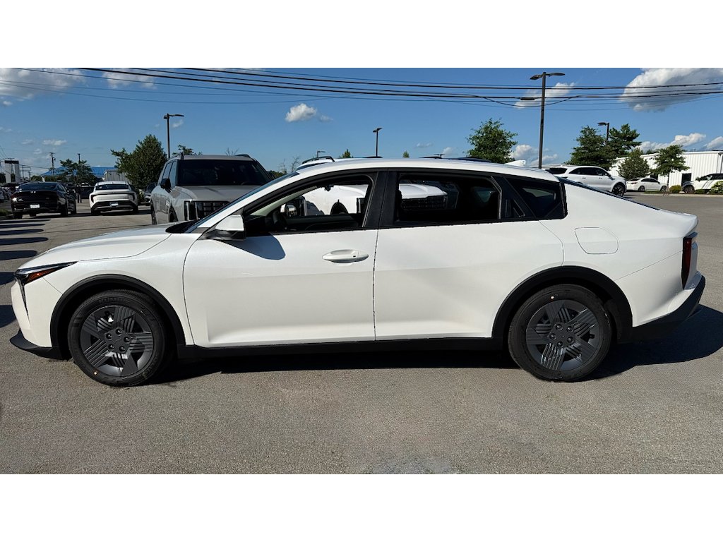 New 2026 Snow White Pearl Kia LX image 25