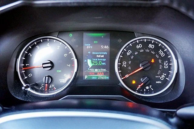 Used 2022 Silver Toyota XLE image 31