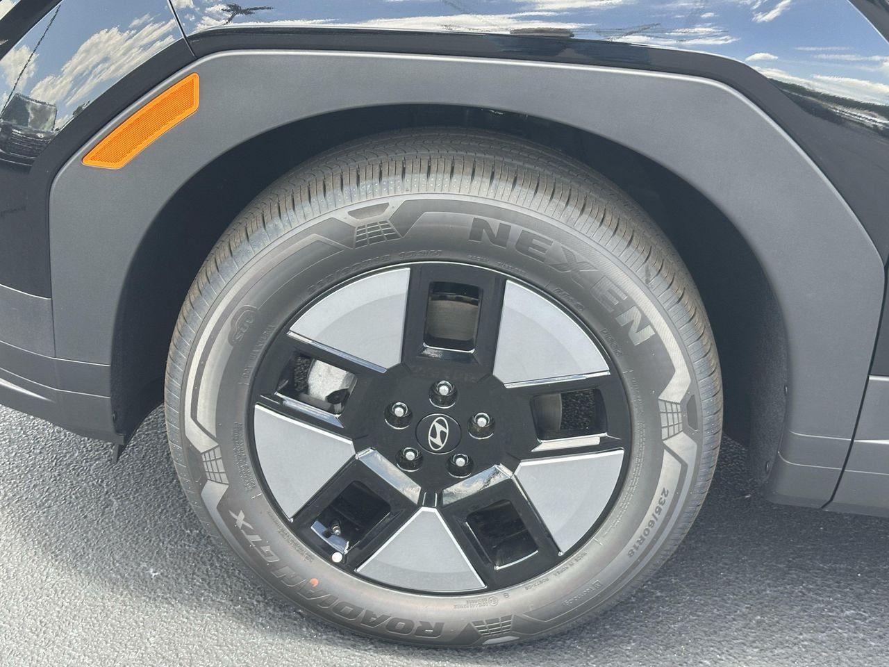 New 2026 Phantom Black Hyundai SE image 11