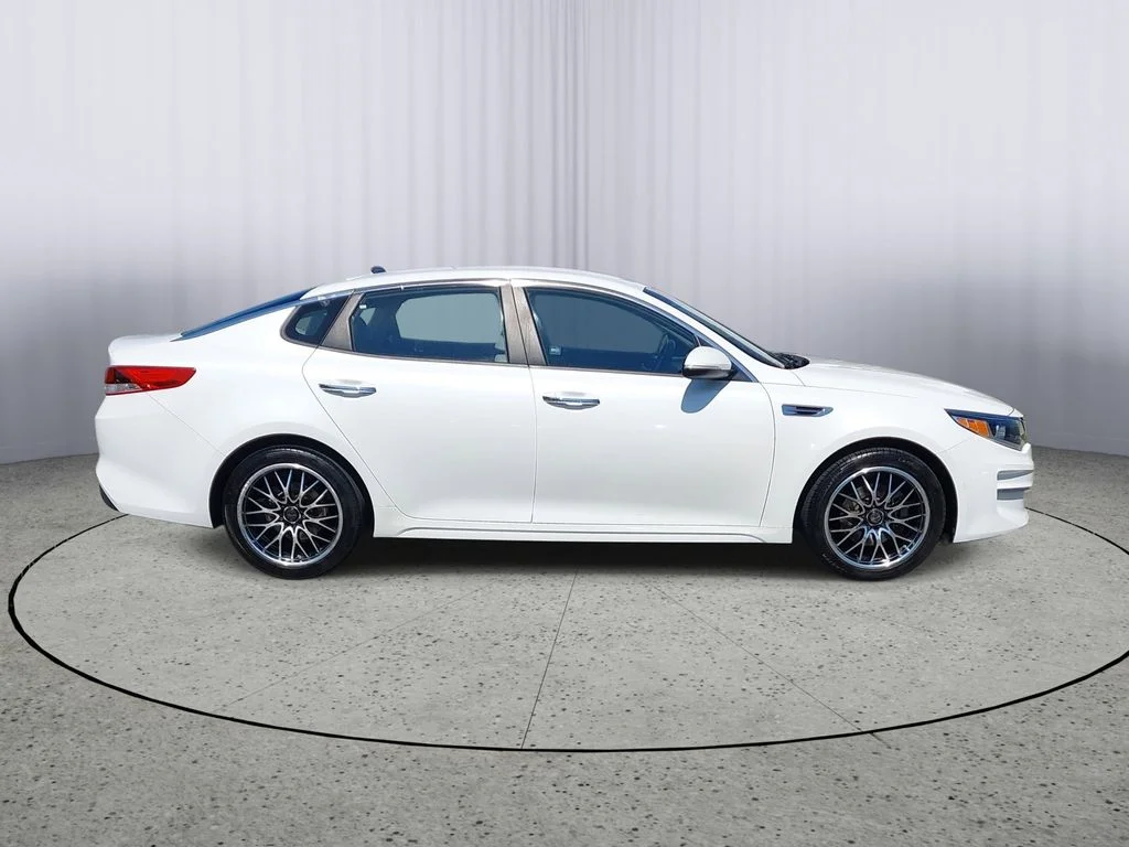 Used 2018 White Kia LX image 2