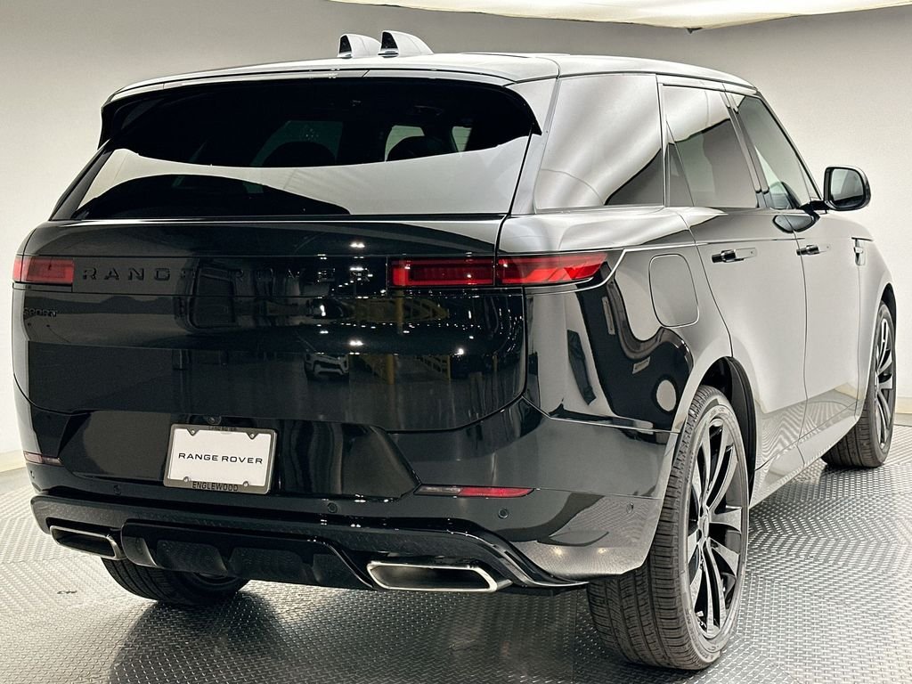 New 2026 Santorini Black Metallic Land Rover Dynamic SE image 3