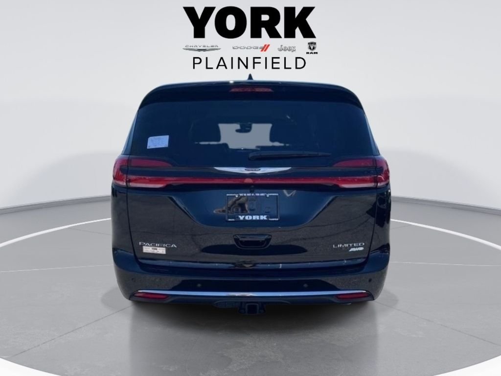 New 2026 Diamond Black Crystal Pearl-Coat Exterior Paint Chrysler Limited image 4