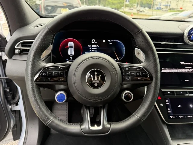Used 2024 Bianco Astro Metallic Maserati GT AWD image 31