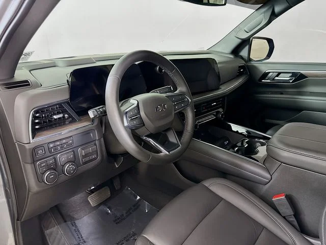 Used 2025 Gray Chevrolet Z71 image 10
