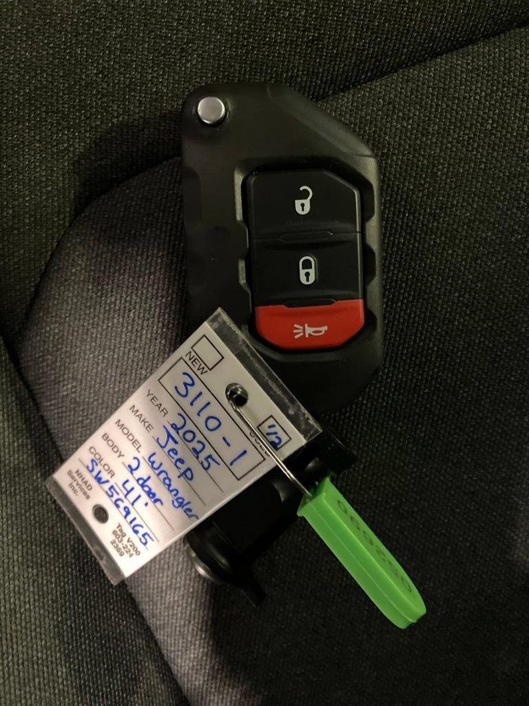 Used 2025 41 Jeep Sport image 27