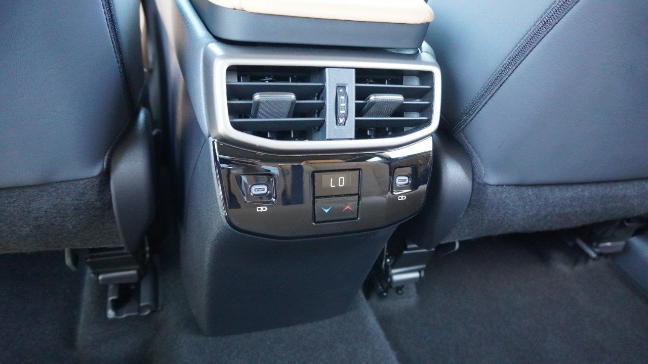 Used 2025 White Lexus RX 350 Premium image 33