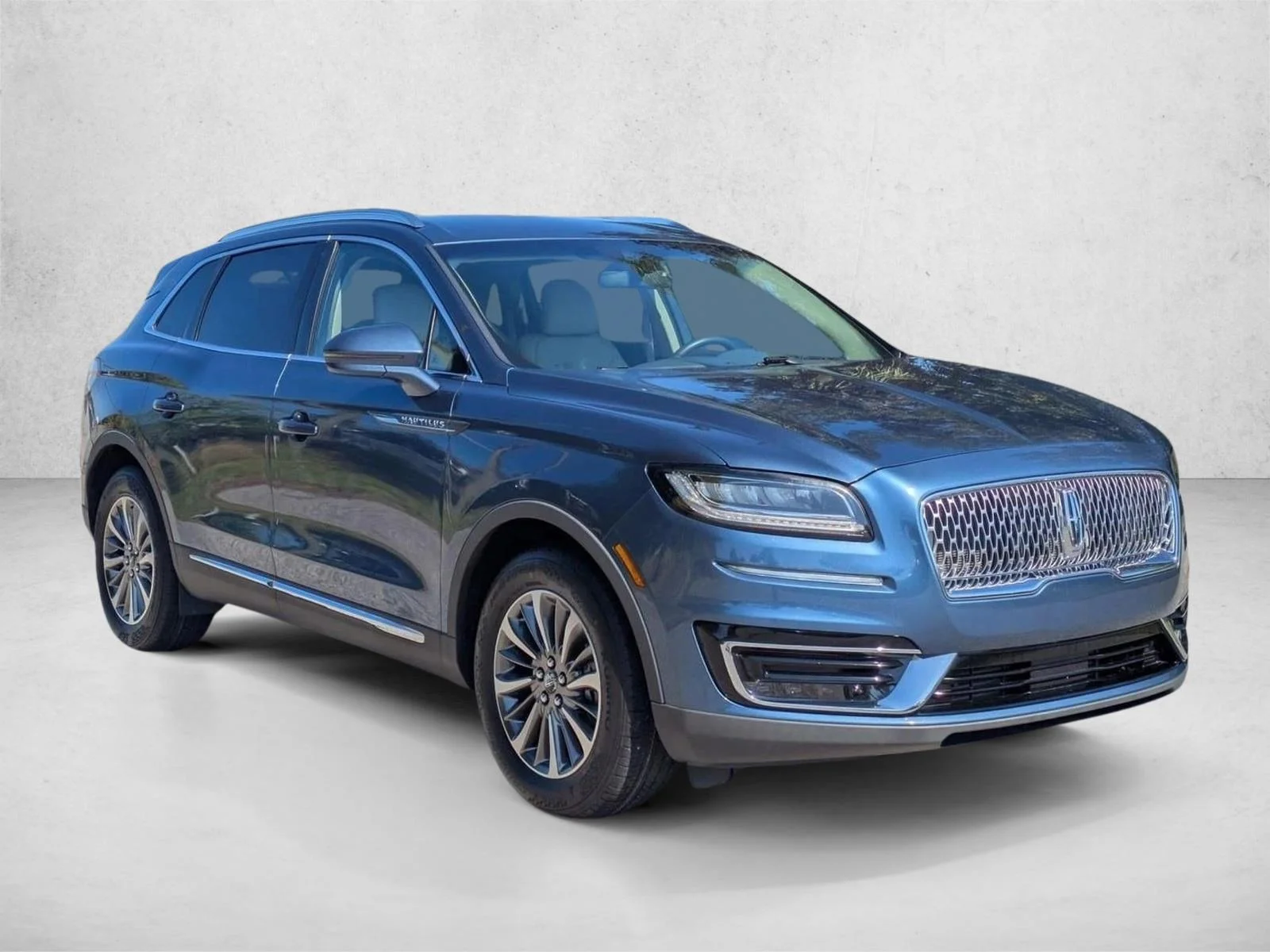 Used 2019 Blue Diamond Metallic Lincoln Select image 3