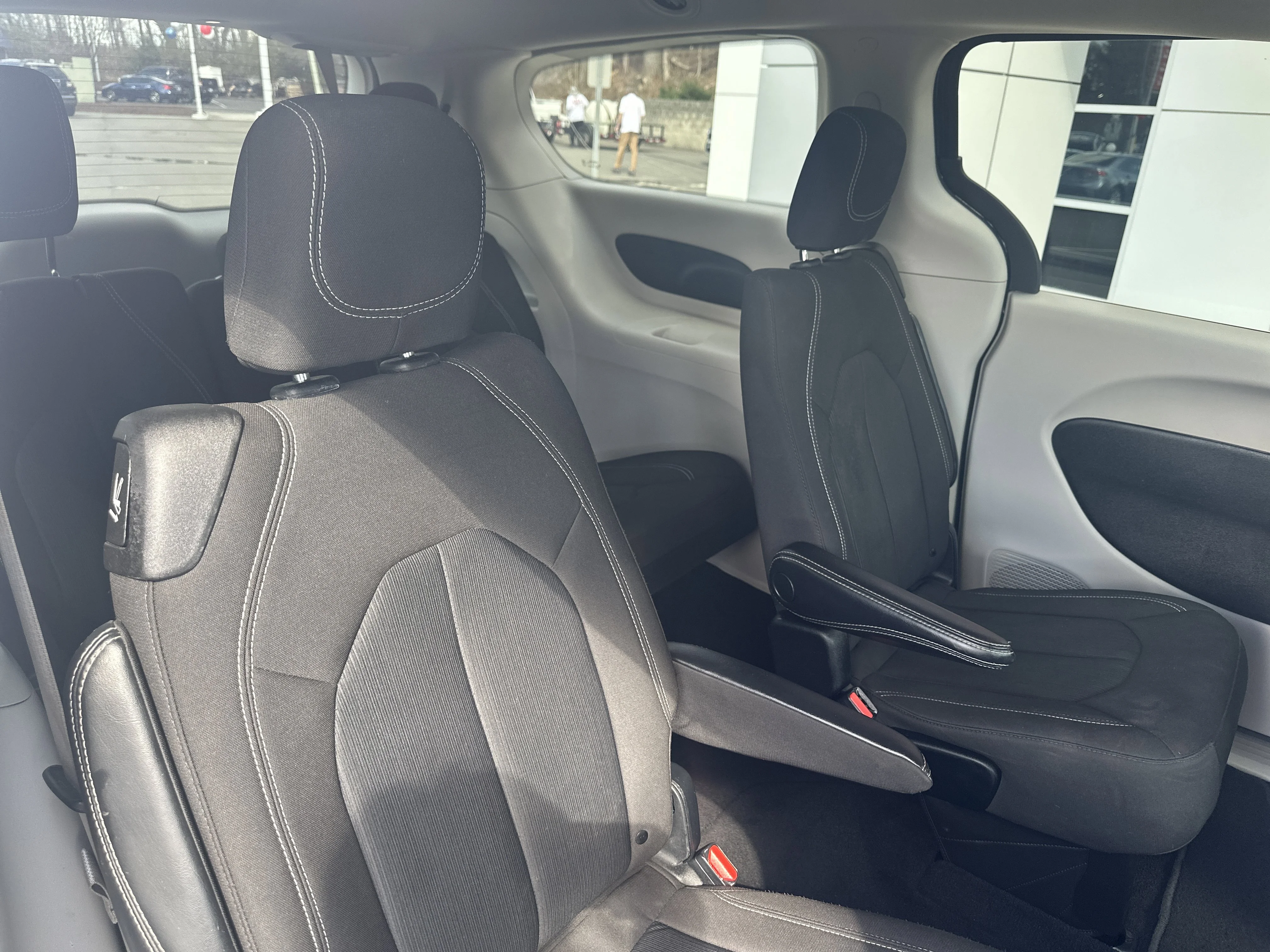 2023 Chrysler Voyager LX - Photo 28