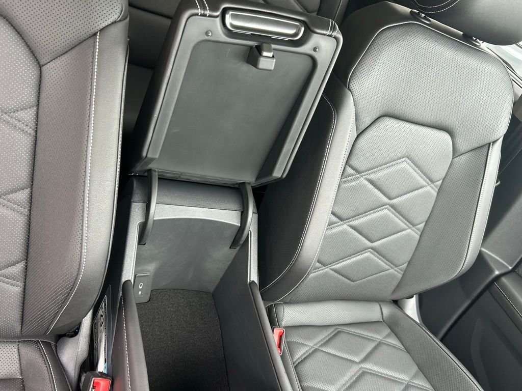 New 2026 White/off-white Volkswagen SE w/Technology image 35