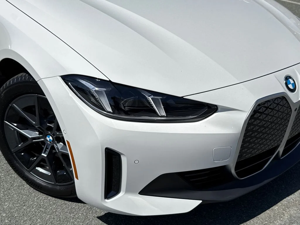 New 2026 White BMW eDrive40 image 6