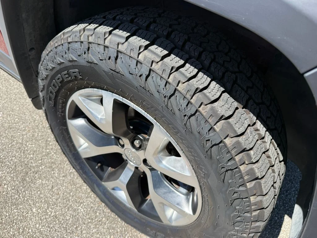 Used 2015 Red Jeep Trailhawk image 19