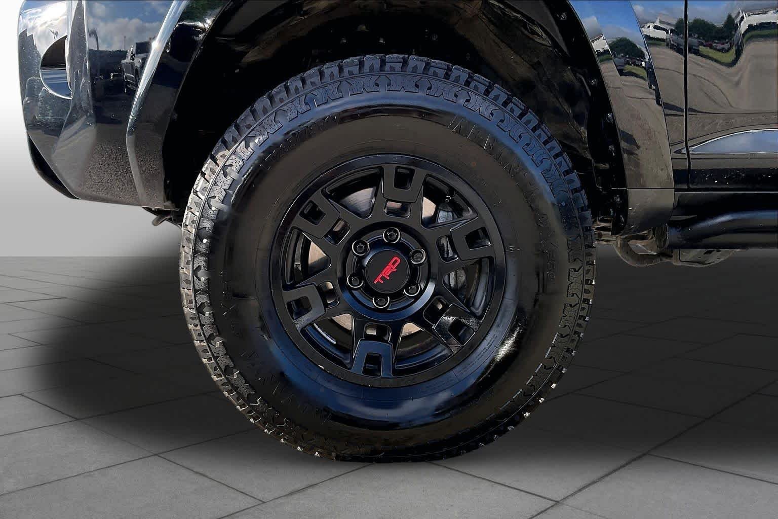 Used 2022 Midnight Black Metallic Toyota SR5 Premium image 10