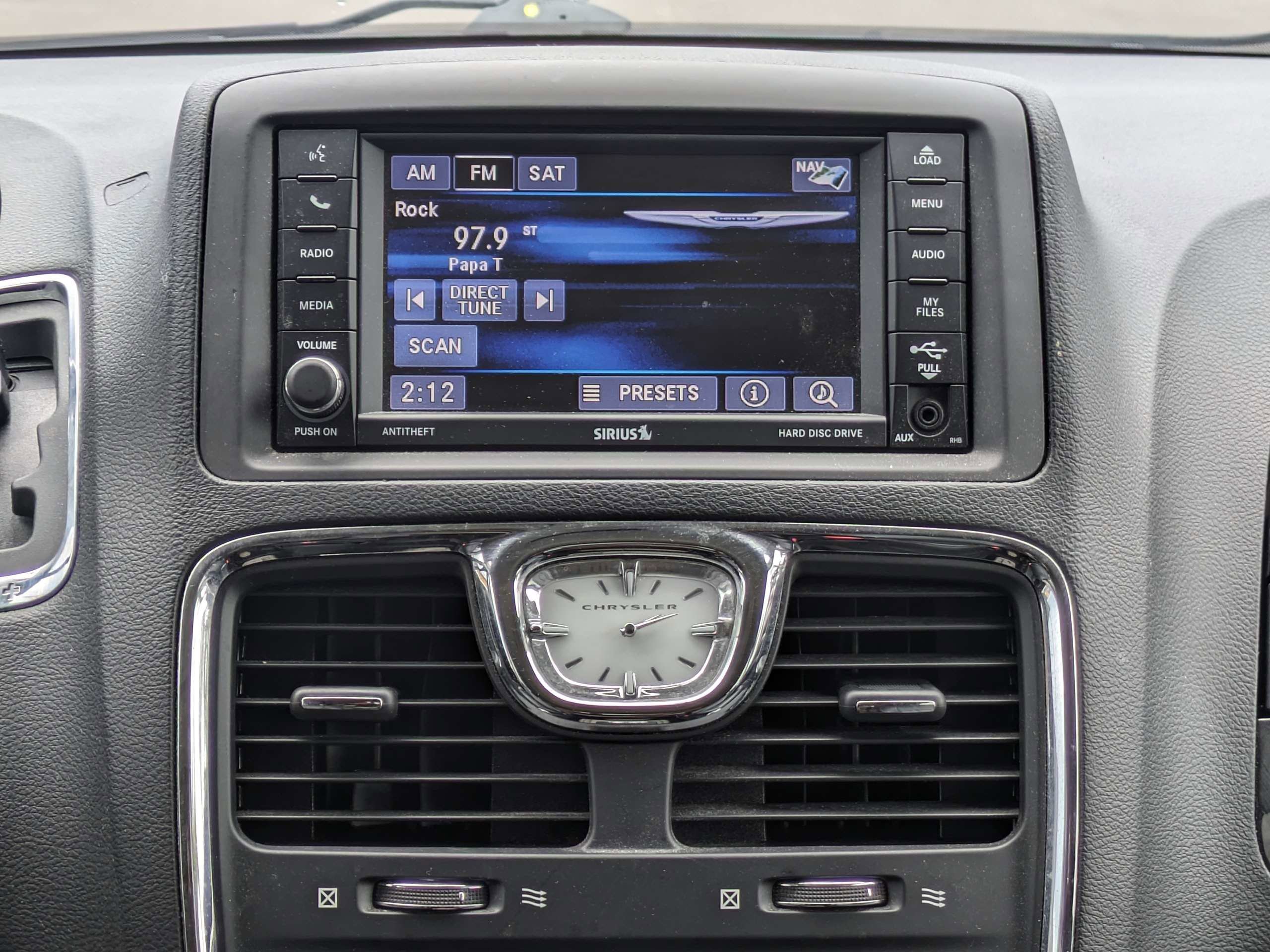 Used 2014 Silver Chrysler Touring image 18