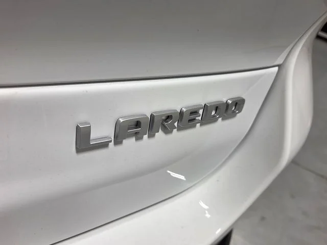 New 2026 Bright White Clear-Coat Exterior Paint Jeep Laredo X image 12
