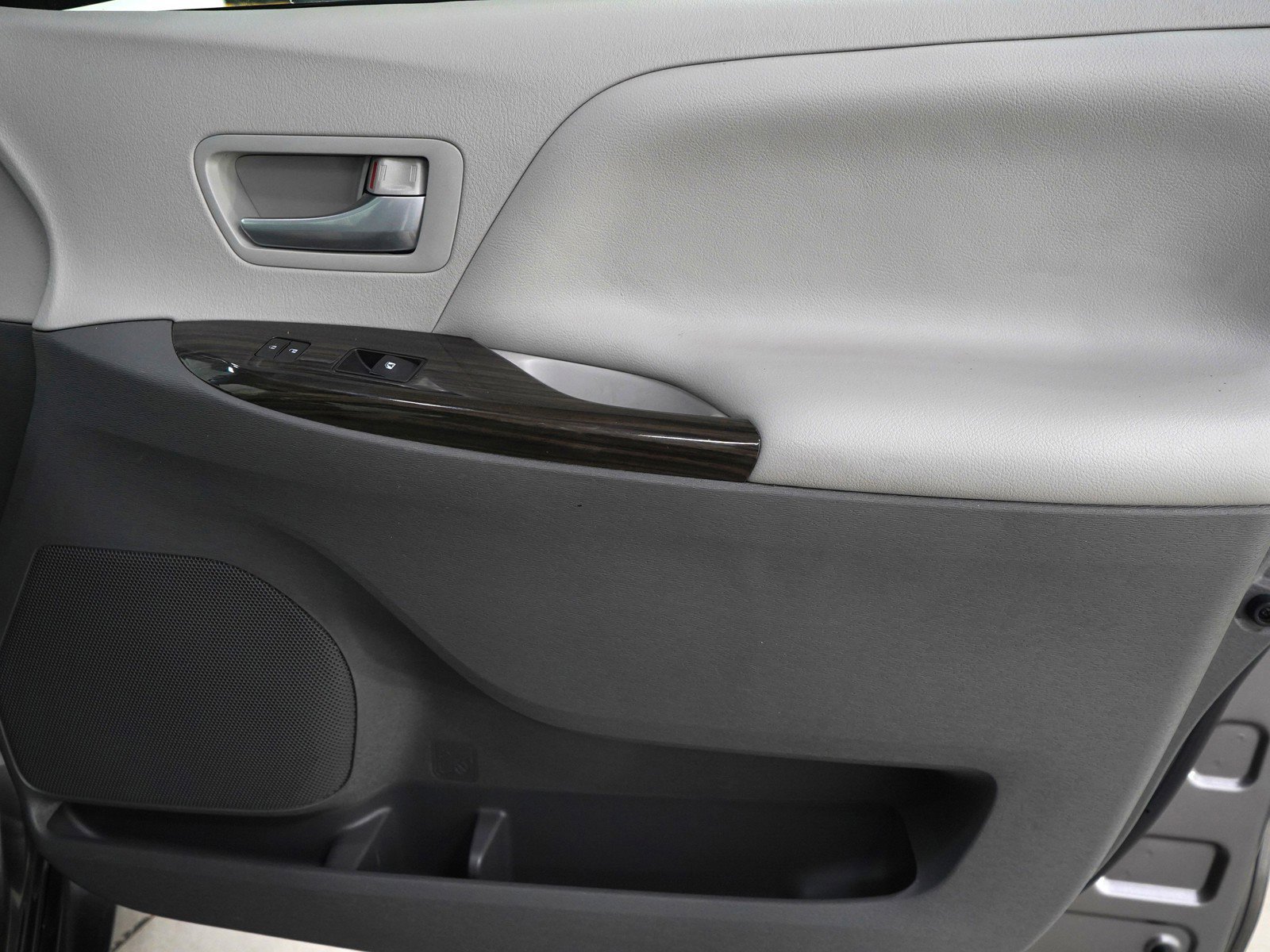 2017 Toyota Sienna XLE Premium - Photo 9