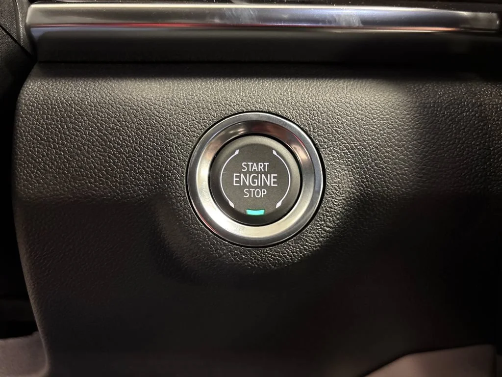 New 2027 Summit White GMC Elevation image 39