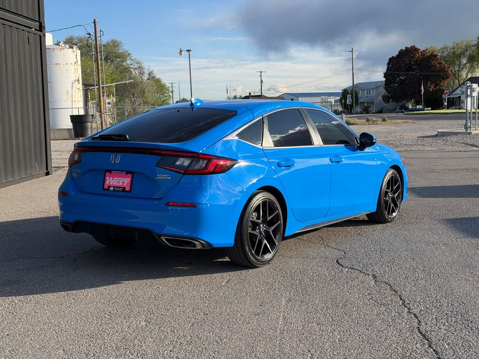 View vehicle photo 7