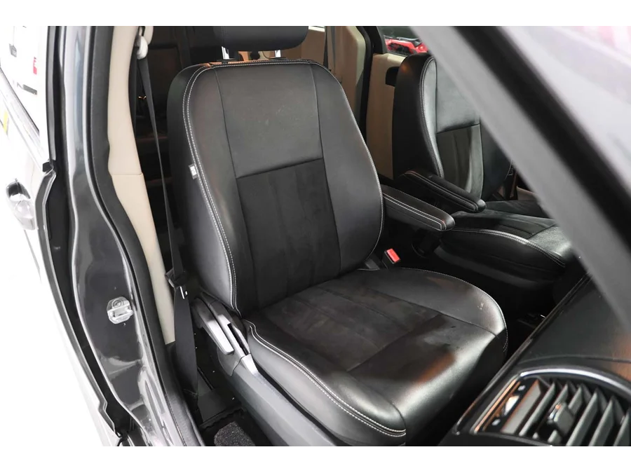 Used 2019 GRAY Dodge SXT Mobility Handicap Van image 16