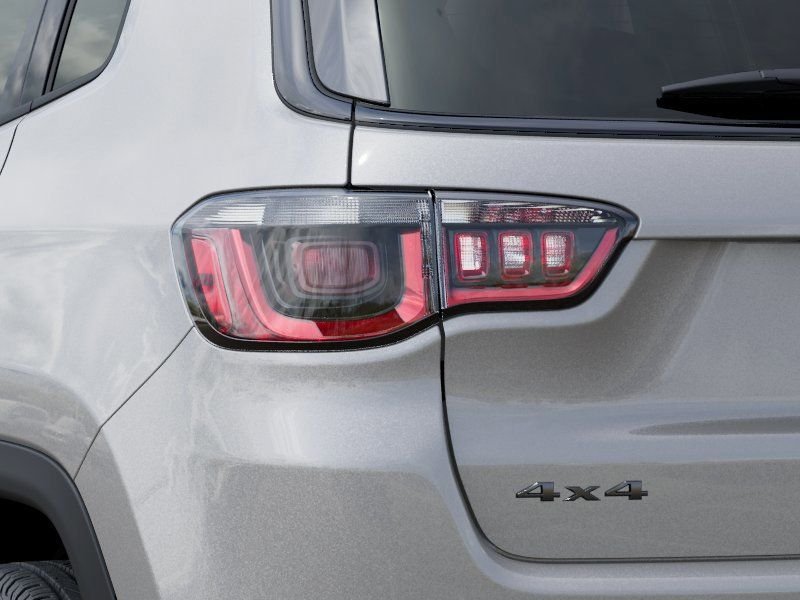 New 2026 Silver Zynith Metallic Clear-Coat Exterior Paint Jeep Latitude image 9