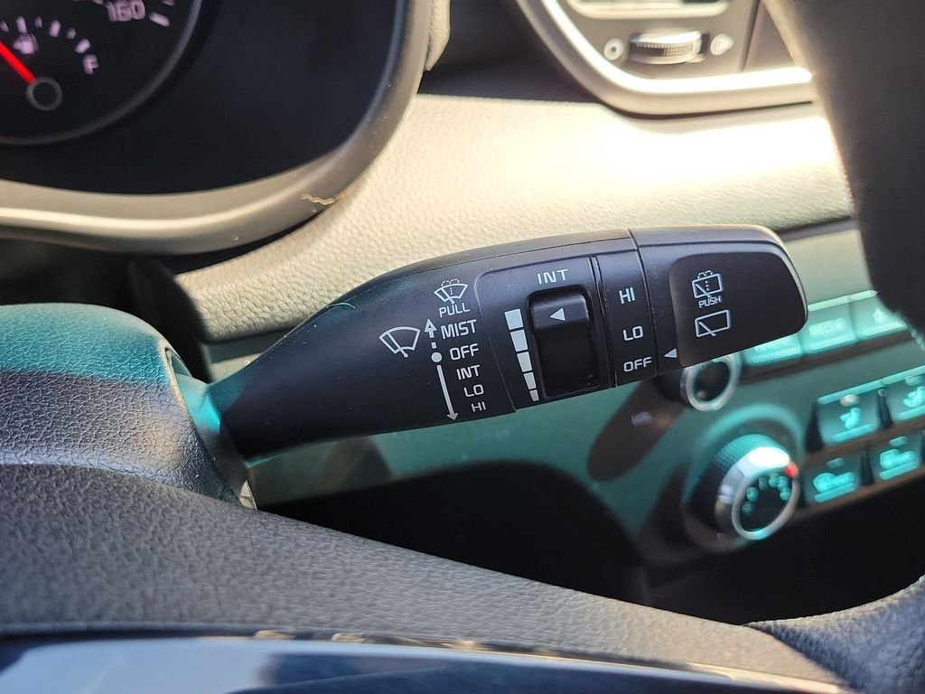Used 2022 Red Kia LX image 30