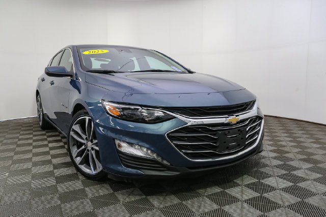 Used 2025 Blue Chevrolet LT image 3