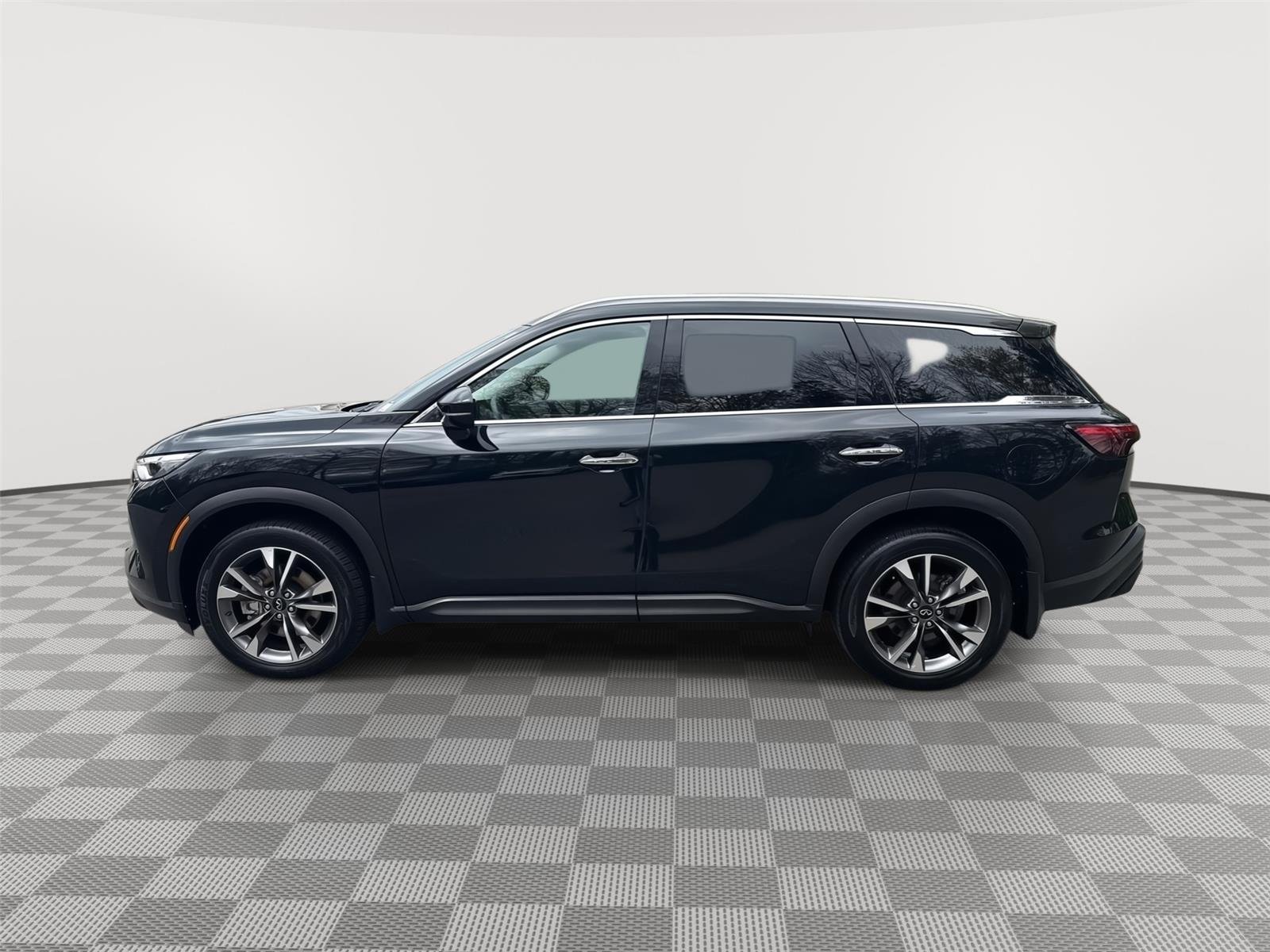 Used 2023 Mineral Black INFINITI LUXE image 9