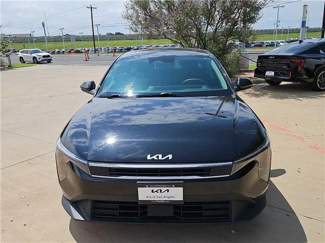 Used 2025 Aurora Black Pearl KIA LX image 8