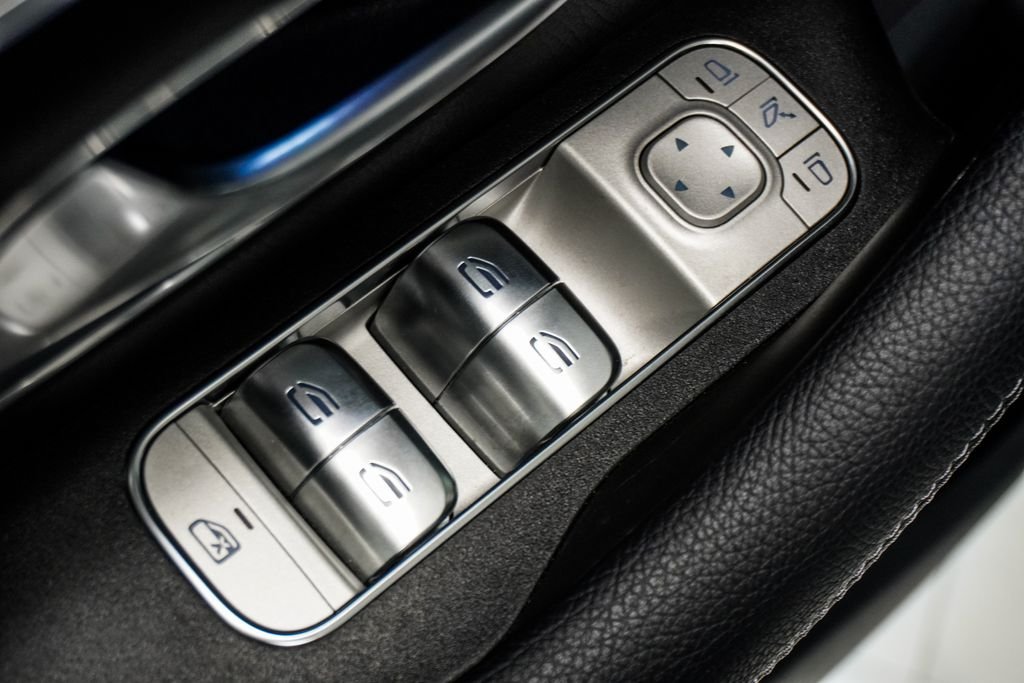 Used 2025 Black Mercedes-Benz GLE 450e image 24