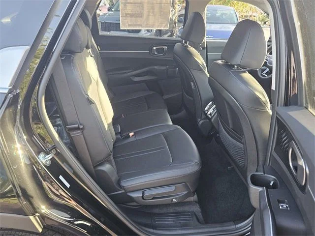 2025 Kia Sorento S - Photo 11