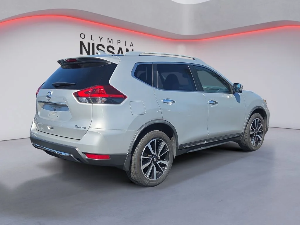 Used 2018 Silver Nissan SL image 6