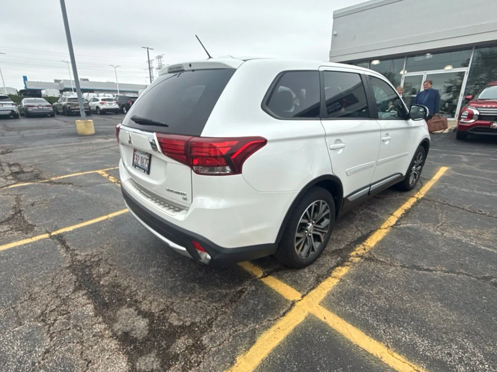 Used 2016  Mitsubishi SE image 3