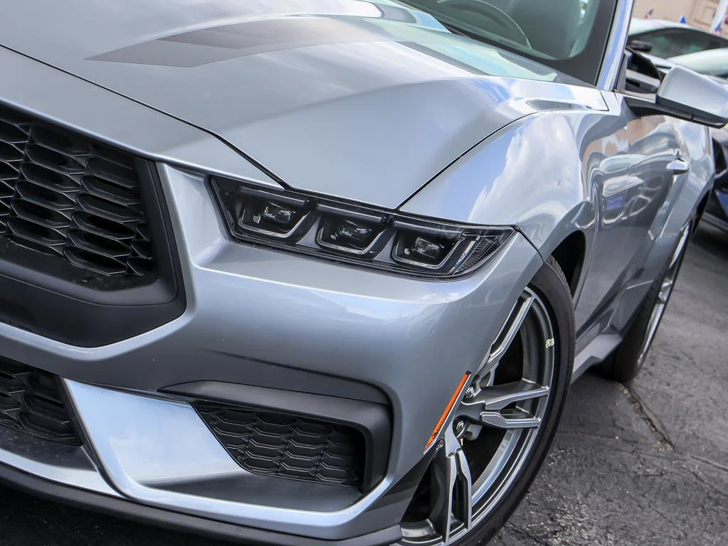 Used 2025 Iconic Silver Metallic Ford EcoBoost Premium image 4