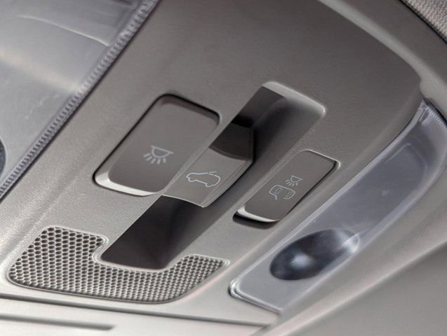 Used 2022 White Kia EX image 39