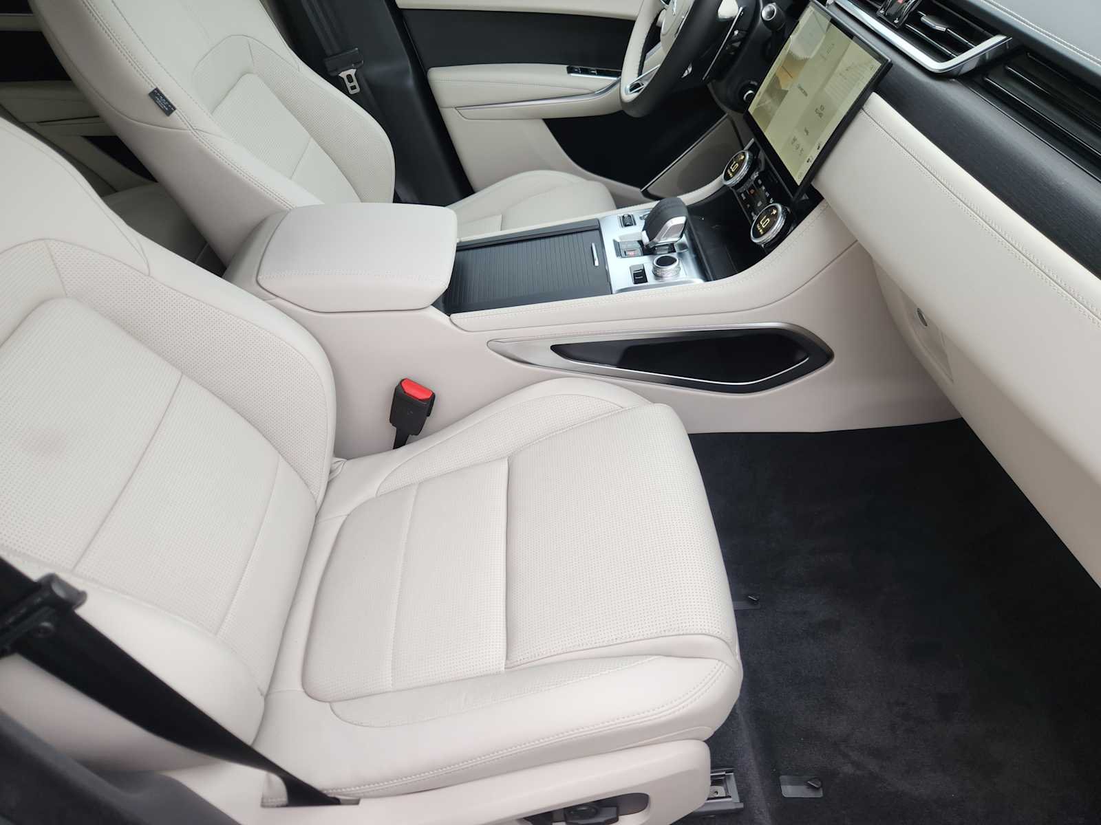 2026 Jaguar F-Pace R-Dynamic S - Photo 14