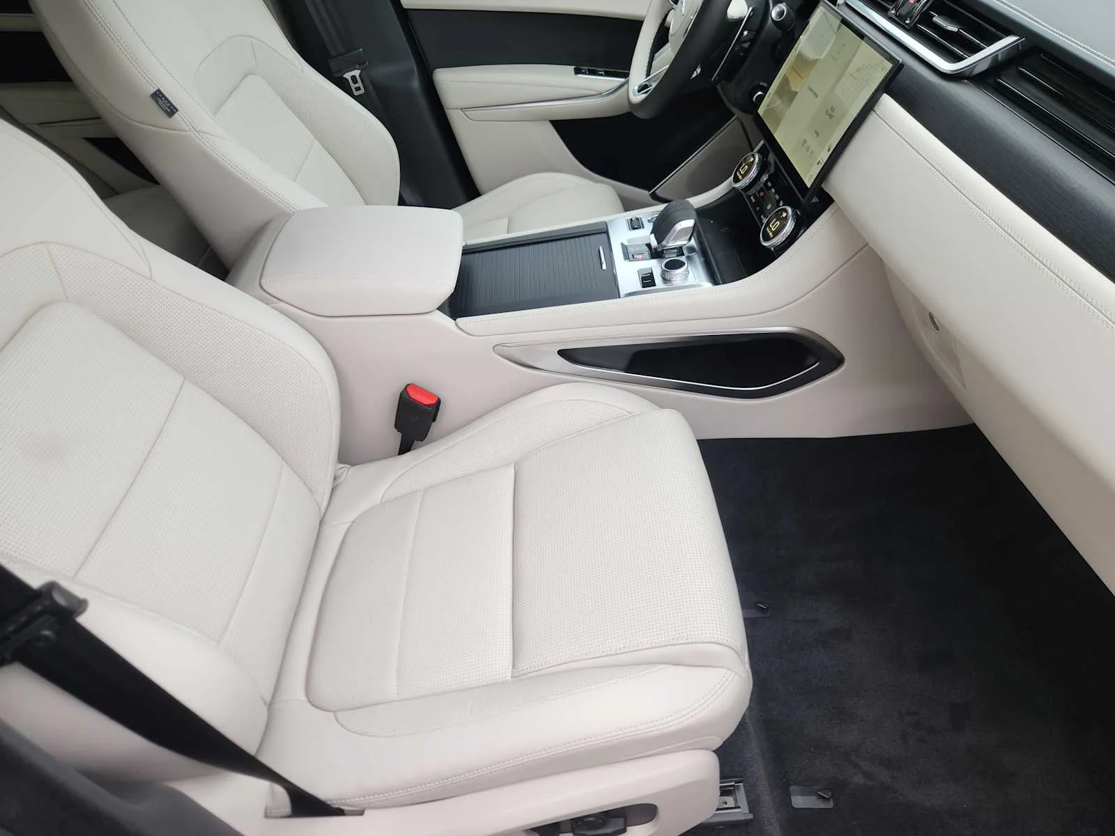 New 2026 Portofino Blue Metallic Jaguar R-Dynamic S - P250 AWD image 15