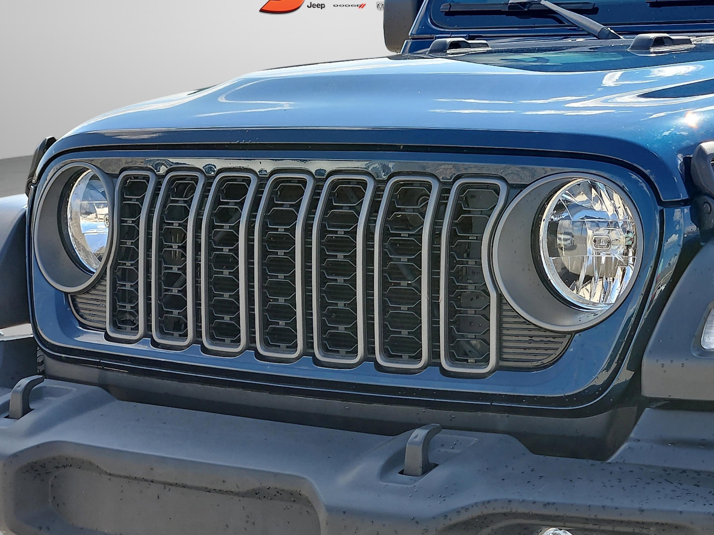 Used 2025 Fathom Blue Pearlcoat Jeep Sport S image 30