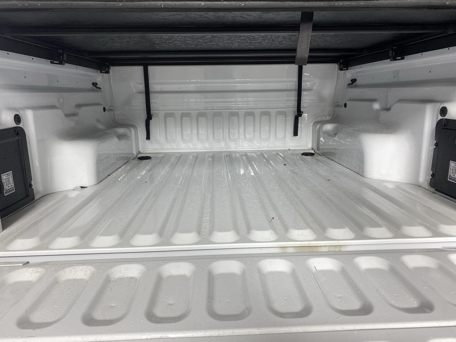 Used 2025 Oxford White Ford Lobo image 33