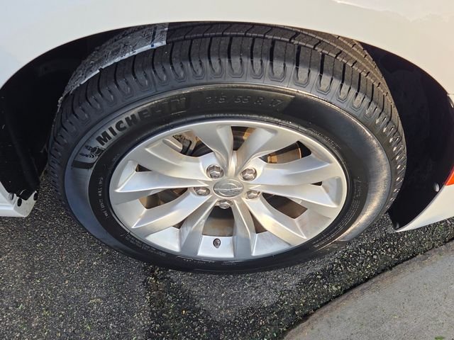 Used 2023 White Chrysler Touring image 15