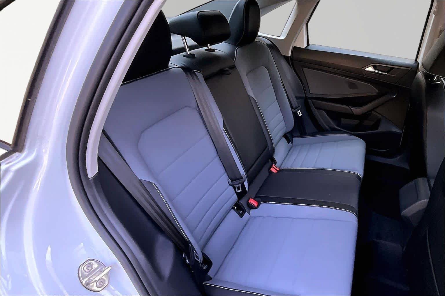 Used 2025 Opal White Pearl Volkswagen SE image 20