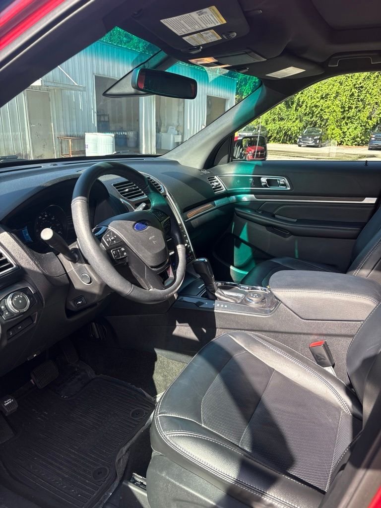 Used 2016 Red Ford Limited image 7