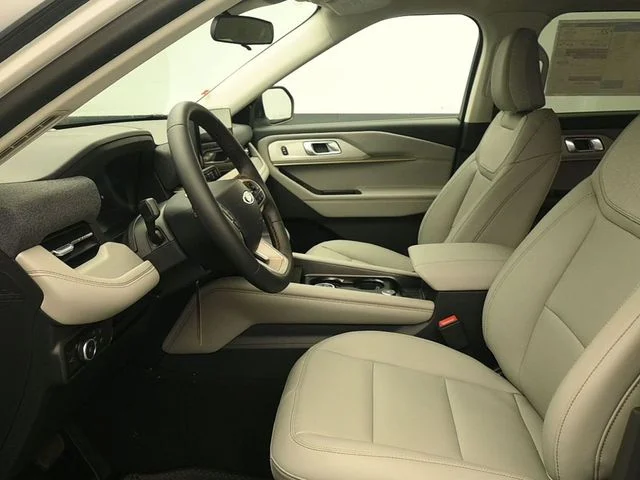 New 2026 Star White Metallic Tri-Coat Ford Active image 11
