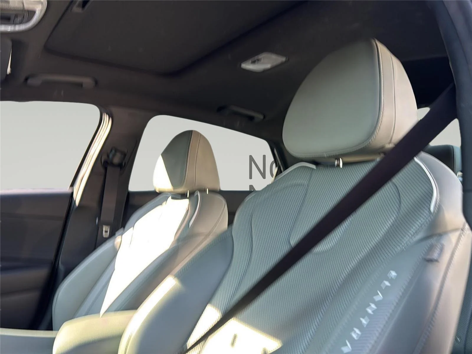 Used 2024 Fluid Metal Hyundai Limited image 19
