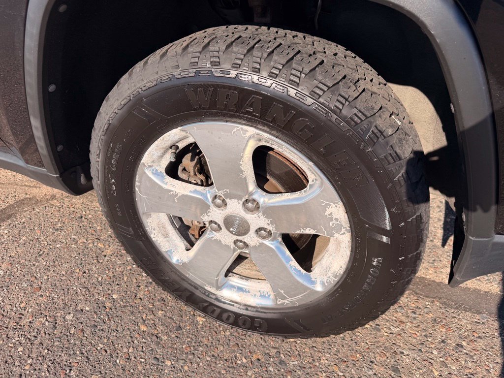 Used 2013 Black Jeep Limited image 16