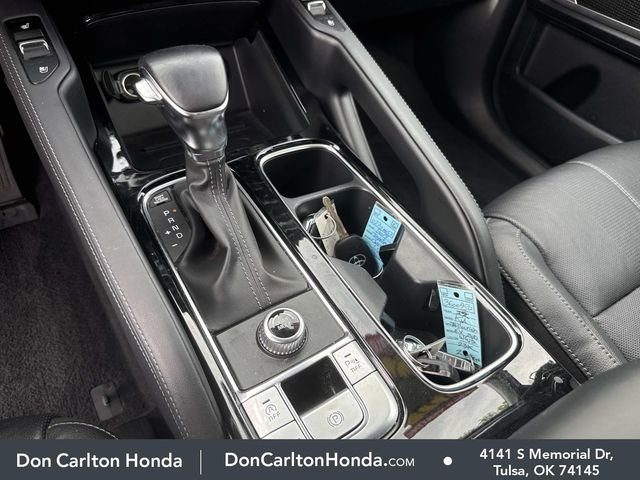Used 2022 White Pearl Kia EX image 25