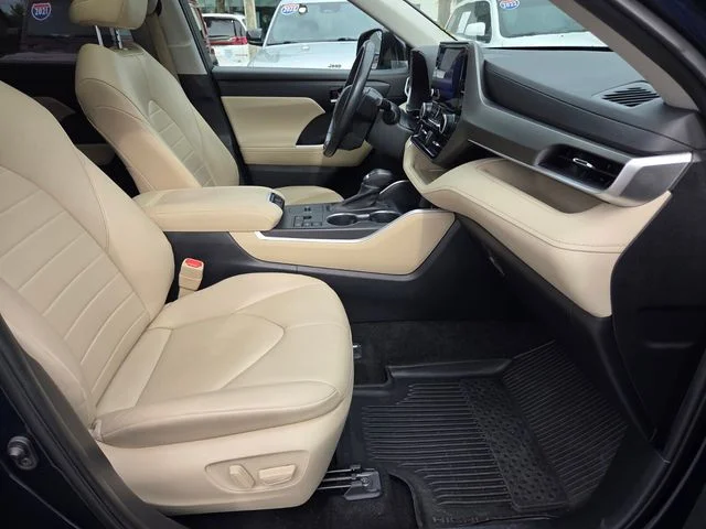Certified Used 2023  Toyota XLE image 16
