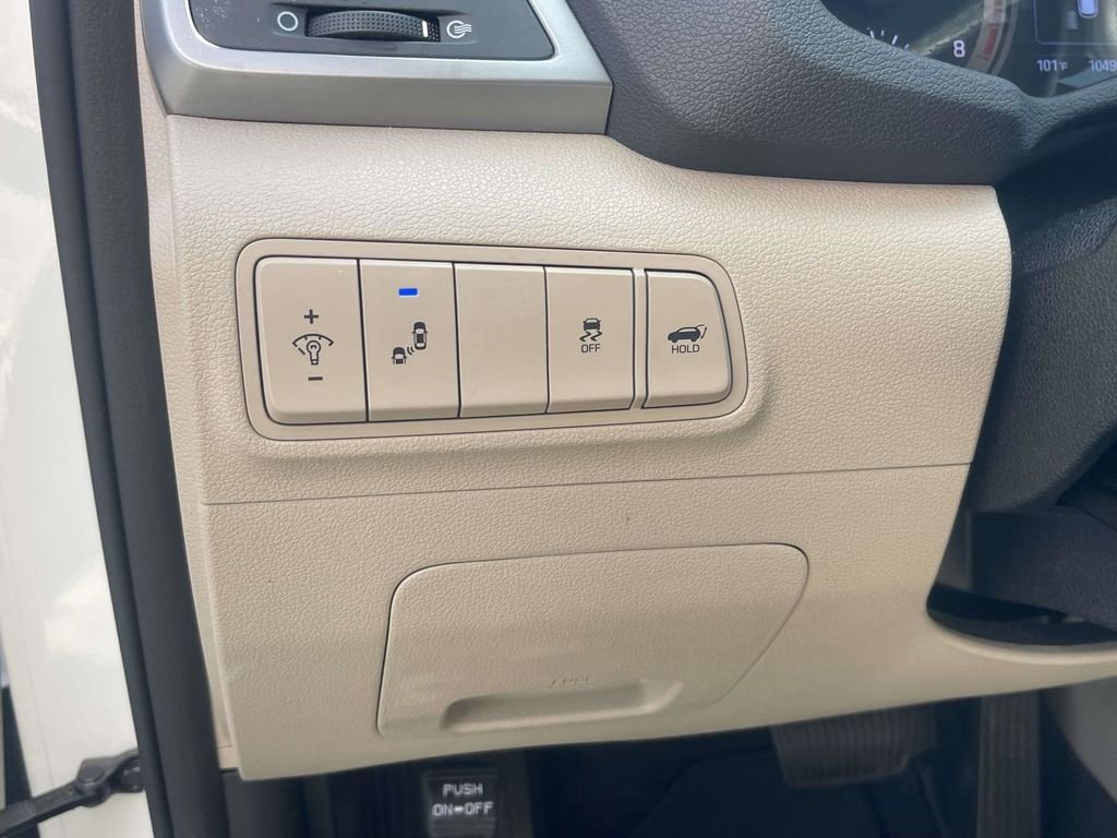 Used 2018 White Hyundai Value image 22