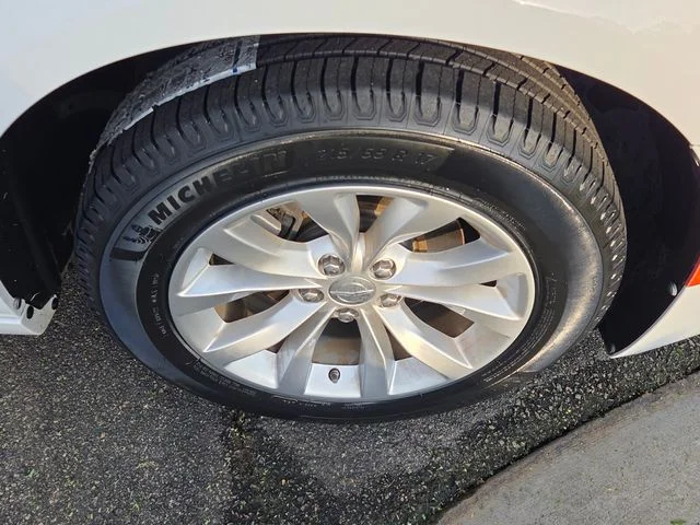 Used 2023 White Chrysler Touring image 15